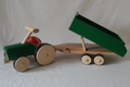 nic Traktor grün 1824 + Tandem Anhänger – Holzspielzeug Set